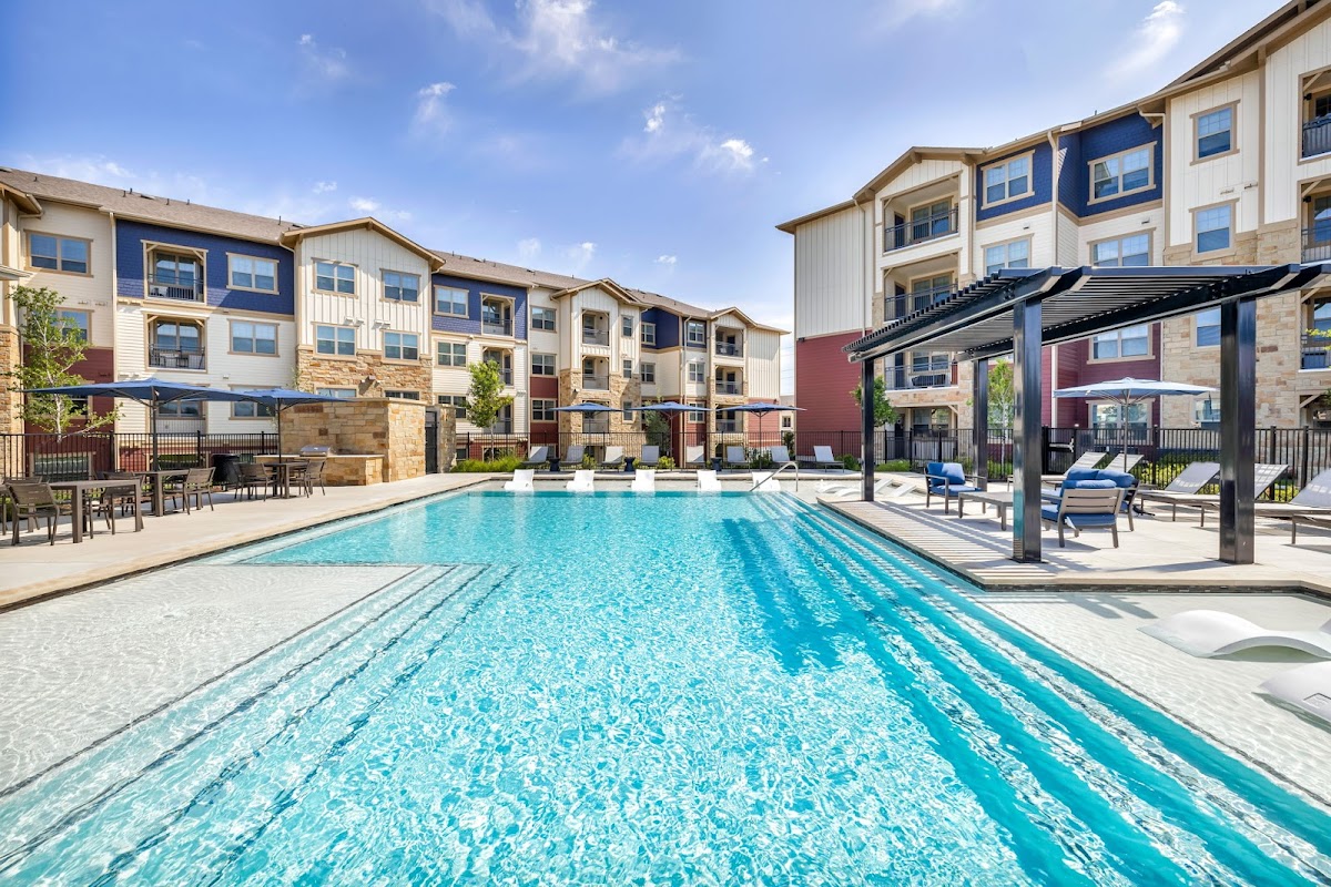 The James on Grand Avenue apartments in Round Rock TX