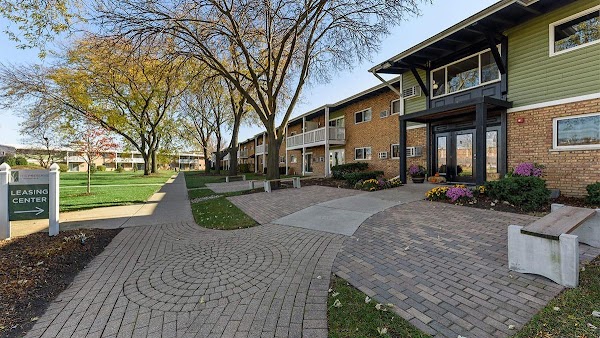 The Preserve at Woodfield apartments in Schaumburg IL