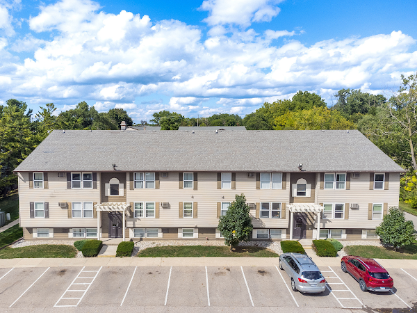 Summerhill Estates apartments in Lansing MI