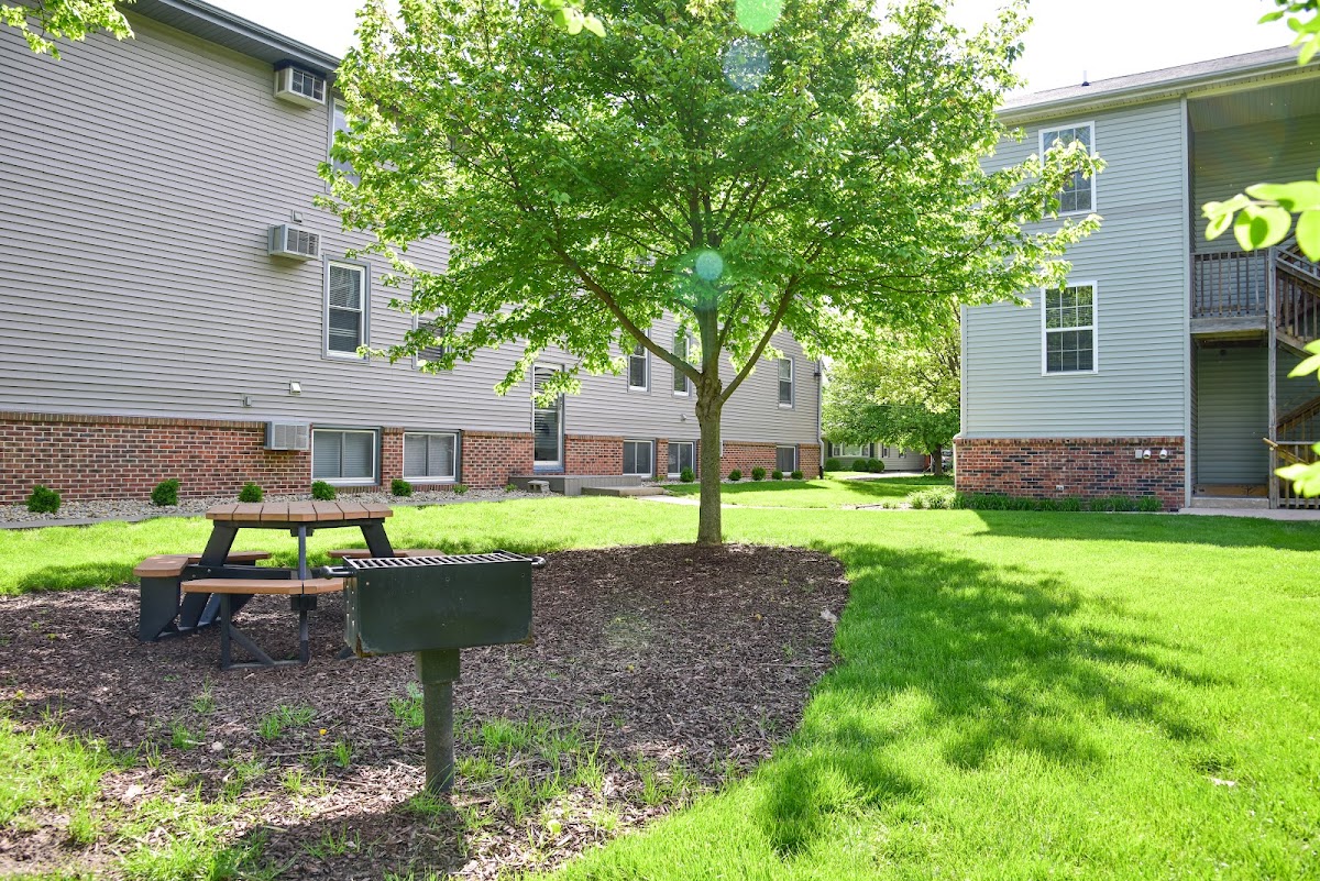 Meredith's Properties Leasing Office apartments in Bloomington IL