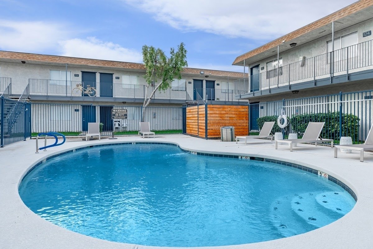 Rise at the Palms apartments in Peoria AZ