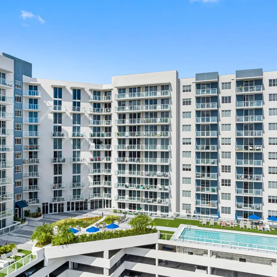 Hollywood East apartments in Hollywood FL