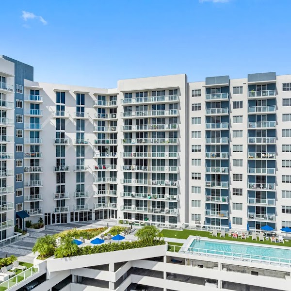 Hollywood East apartments in Hollywood FL