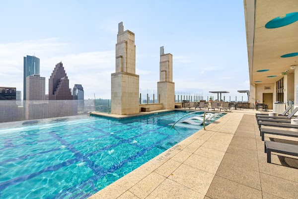 Market Square Tower apartments in Houston TX