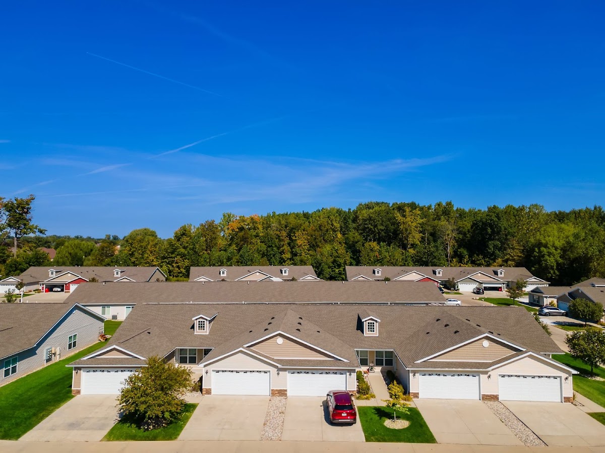 Redwood Shelby Township apartments in Sterling Heights MI