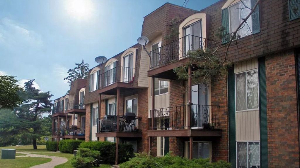 Pine Lake Manor Apartments apartments in Pontiac MI