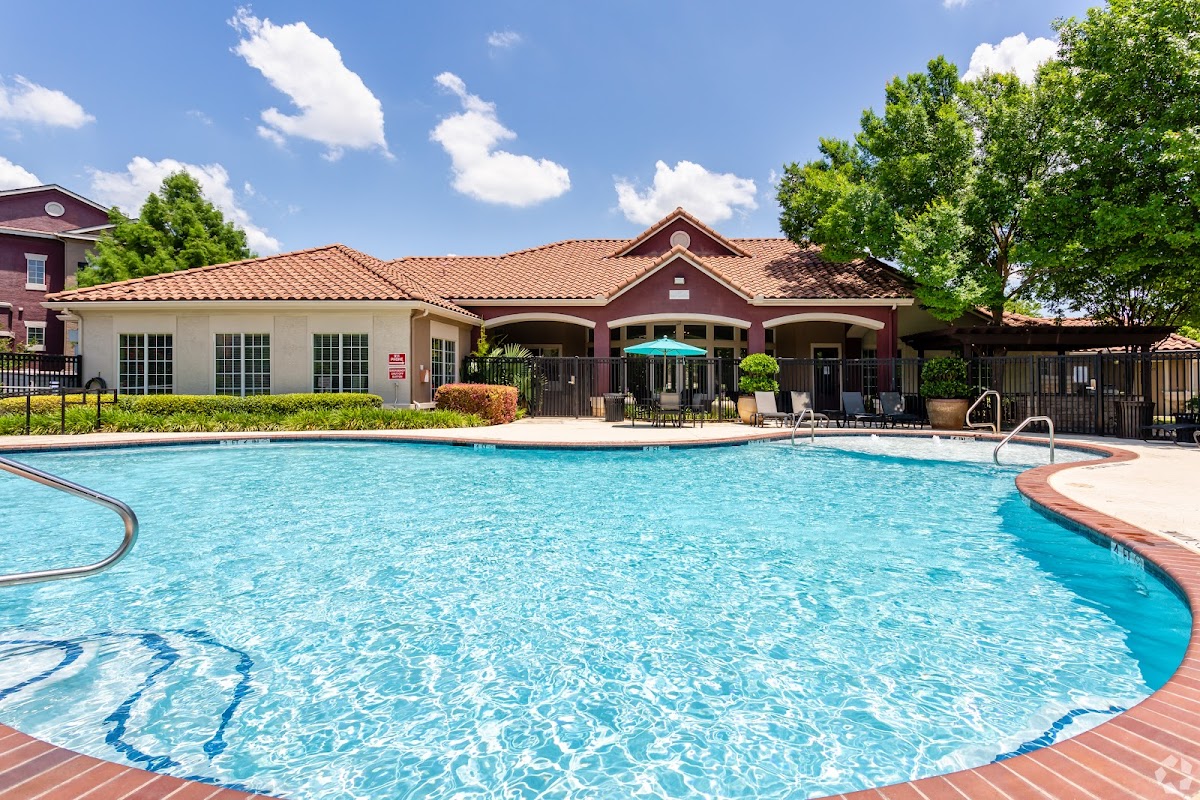 eaves Twin Creeks apartments in Allen TX