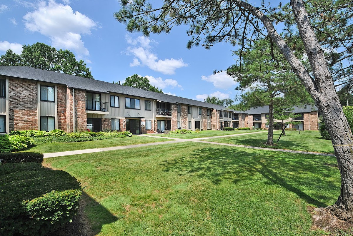 Merriman Woods apartments in Livonia MI