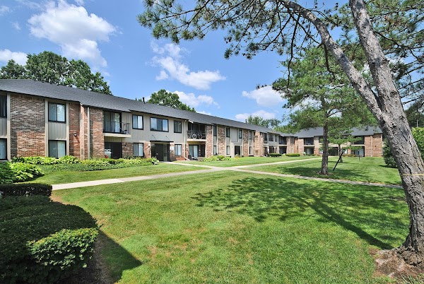 Merriman Woods apartments in Livonia MI