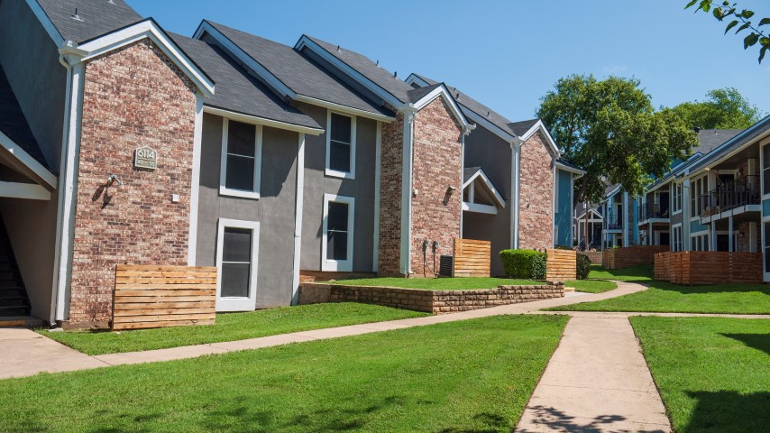 Diamond Loch apartments in North Richland Hills TX