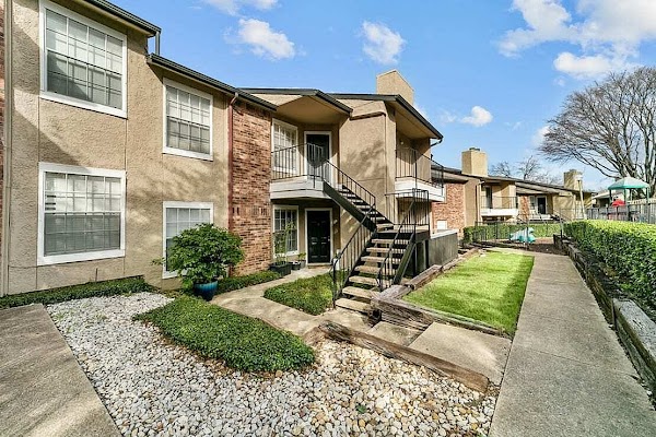 Rise Apollo Heights apartments in Garland, TX