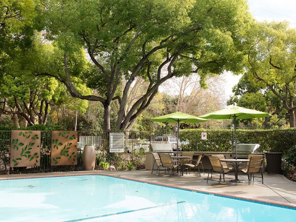 eaves Creekside apartments in Sunnyvale CA