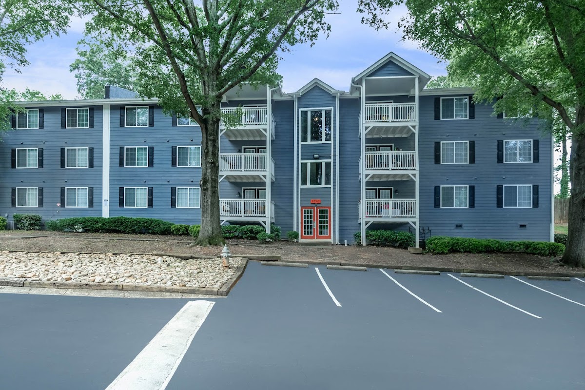 Crest at East Cobb apartments in Marietta GA