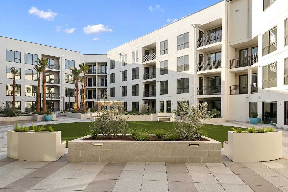 Artisan Crossing apartments in San Mateo CA