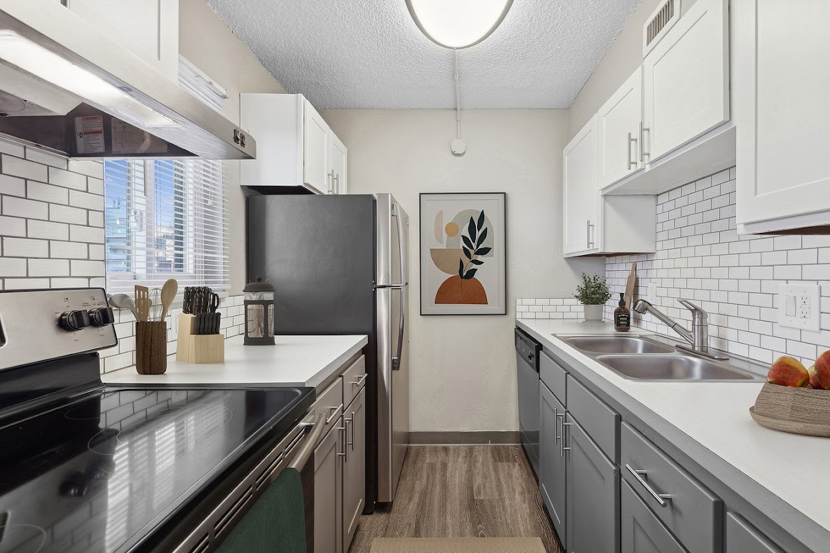 Arrive 800 Penn apartments in Denver, CO