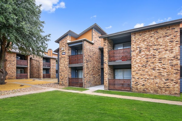 The District on Collins apartments in Arlington, TX