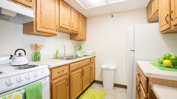 Plymouth Square Village apartments in Dearborn MI