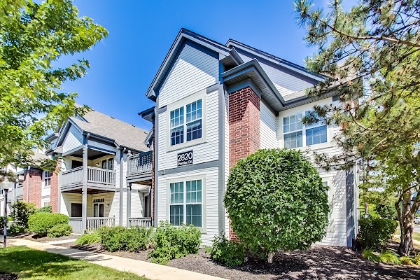 The Aventine at Oakhurst North Apartments apartments in Aurora IL