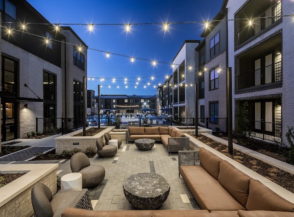 Vero McKinney apartments in Allen TX