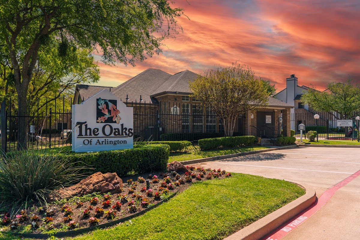 The Oaks of Arlington apartments in Arlington, TX
