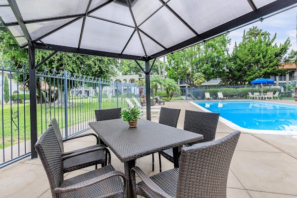 Vio Cerritos apartments in Norwalk CA