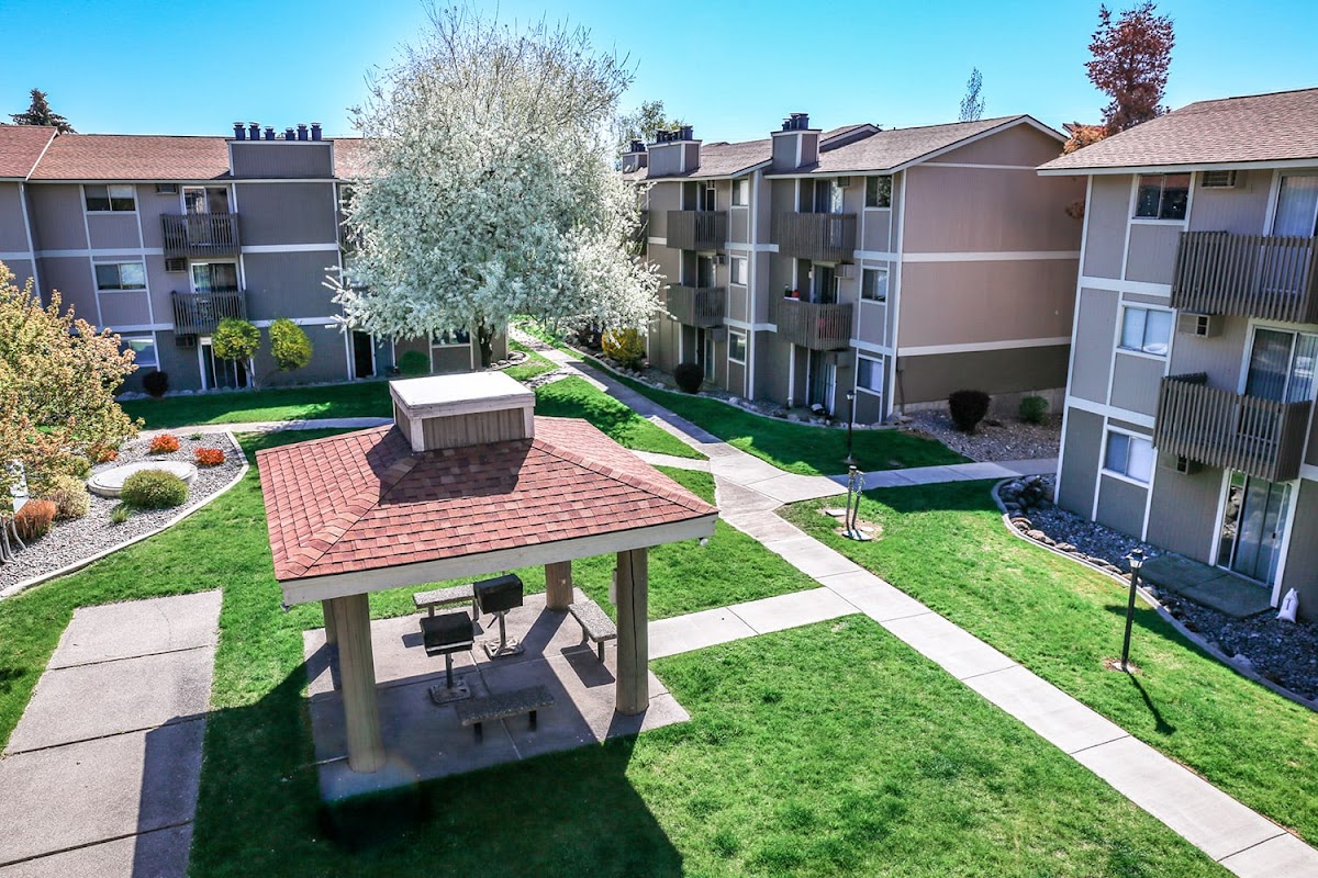Peaks at Meadow Ridge apartments in Spokane Valley WA