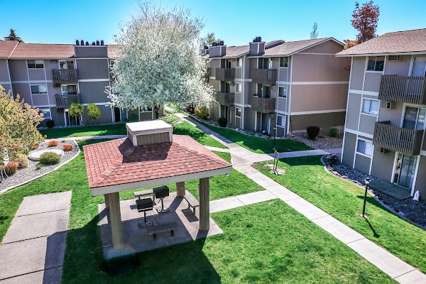 Peaks at Meadow Ridge apartments in Spokane Valley WA