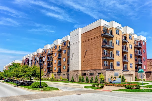 500 Station apartments in Naperville IL
