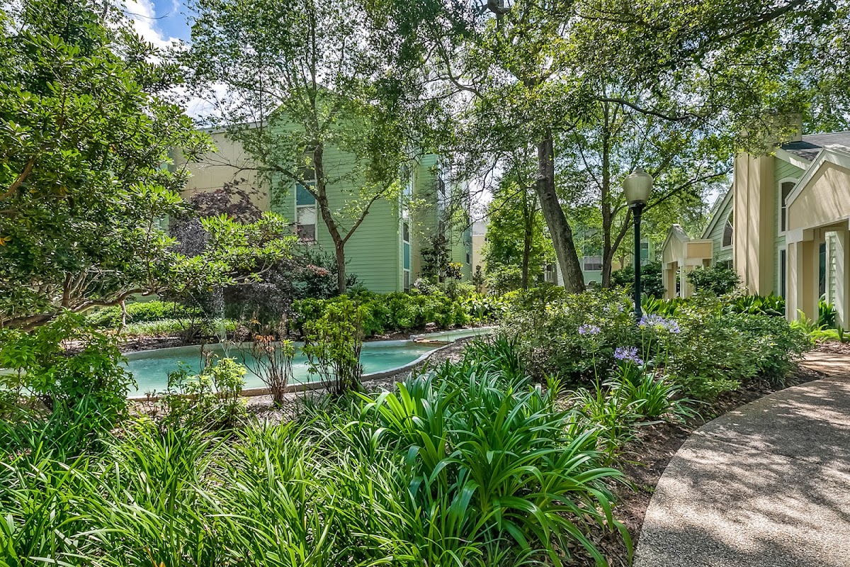 Hickory Creek Central apartments in Kenner, LA