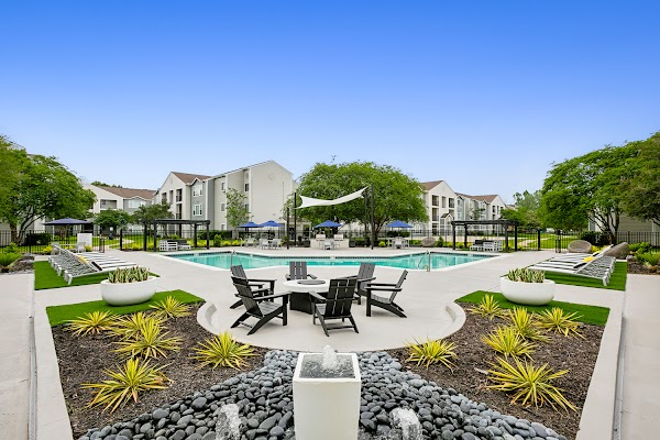 Maison Burbank apartments in Baton Rouge LA