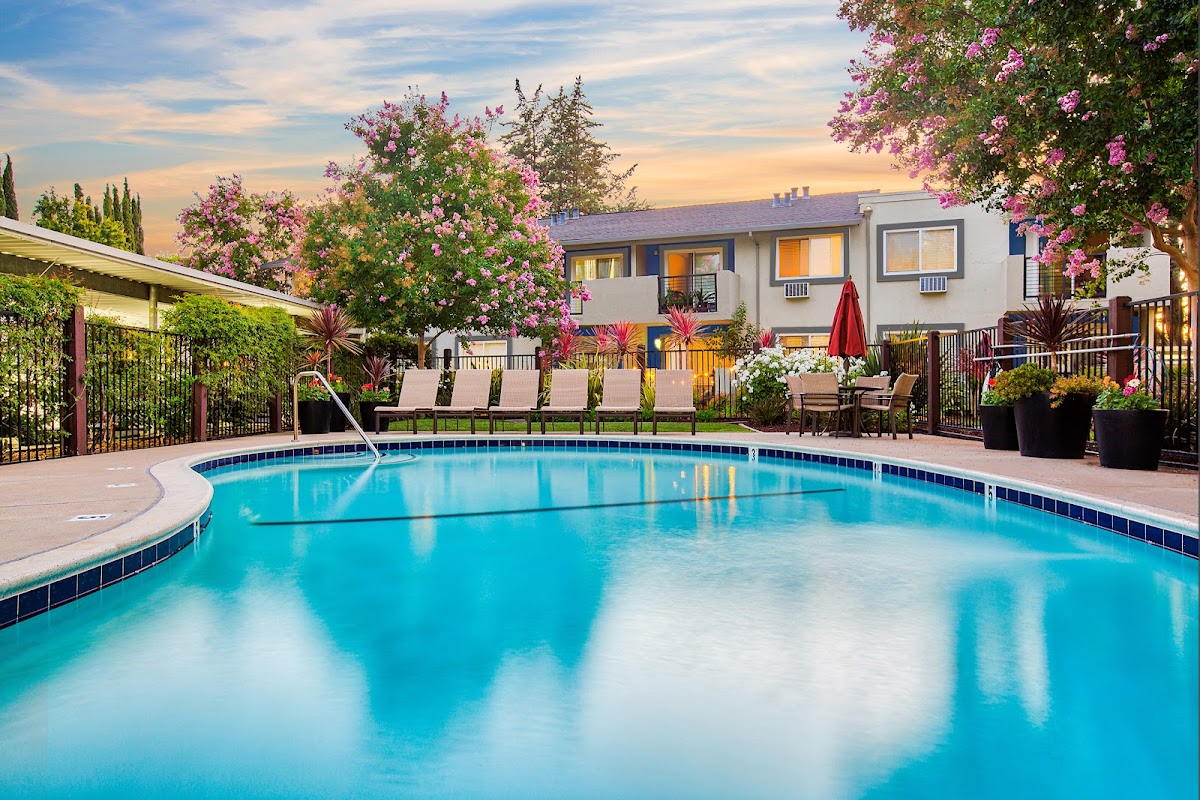 Pleasanton Place apartments in Pleasanton CA