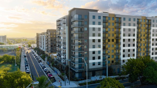 Metro Parc apartments in Hialeah FL