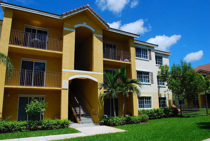 Eagle Pointe apartments in Pompano Beach FL