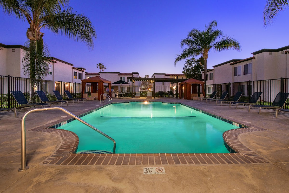 Huntington Vista apartments in Huntington Beach CA