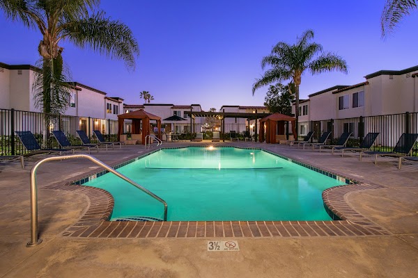Huntington Vista apartments in Huntington Beach CA