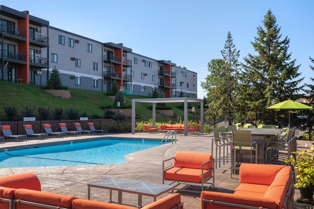 The Pointe at Cedar Grove apartments in Eagan, MN