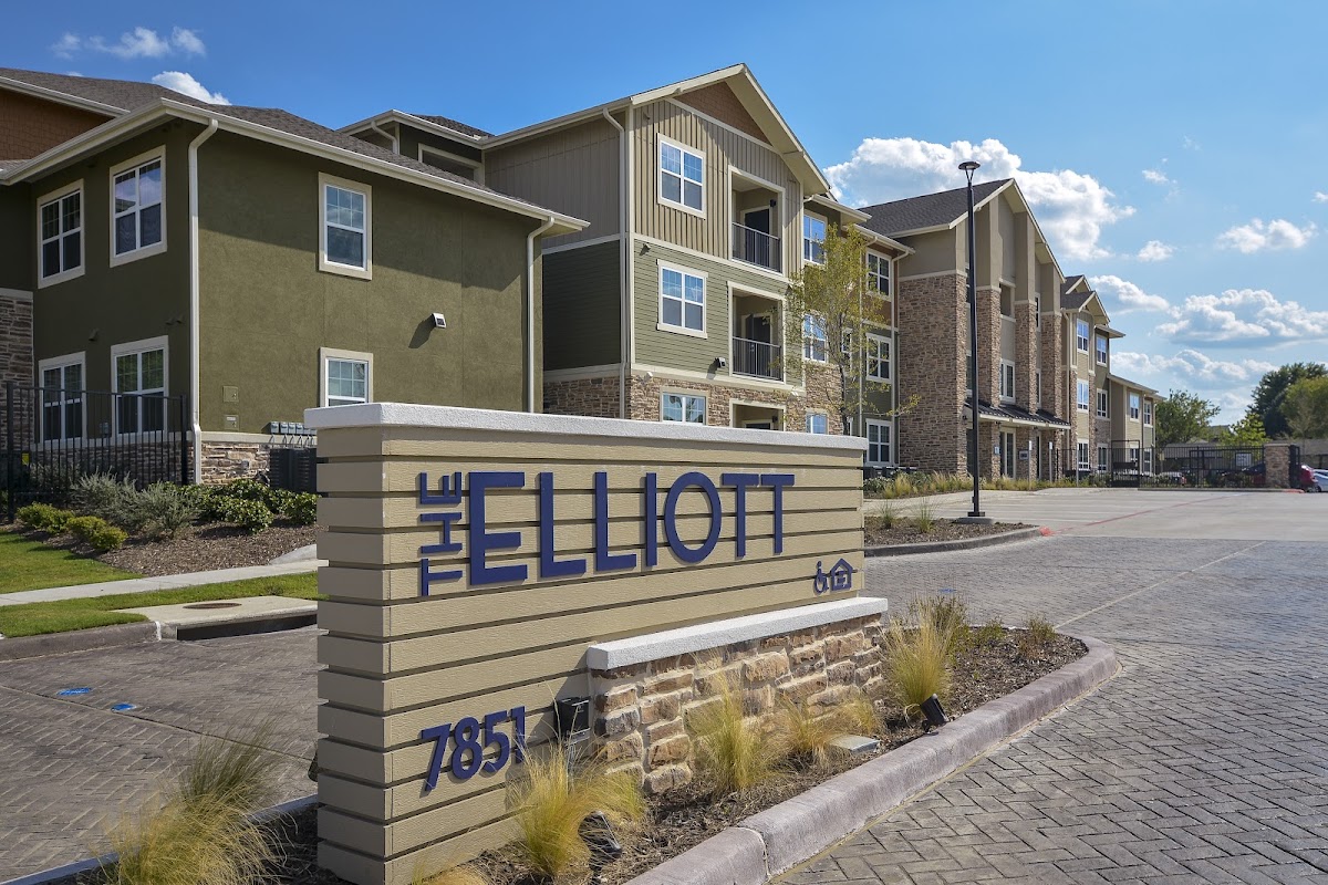 The Elliott apartments in Mansfield TX