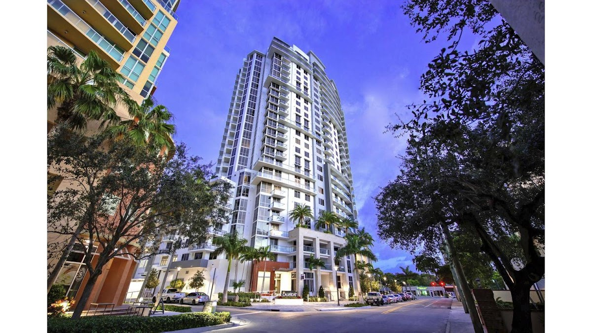 Laureat apartments in Fort Lauderdale FL