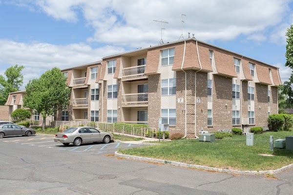 Village Commons apartments in Edison, NJ