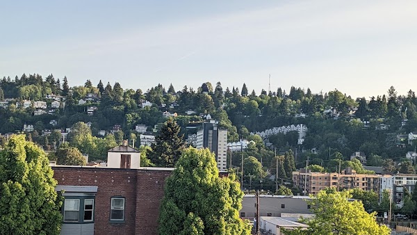 North Hollow apartments in Portland, OR
