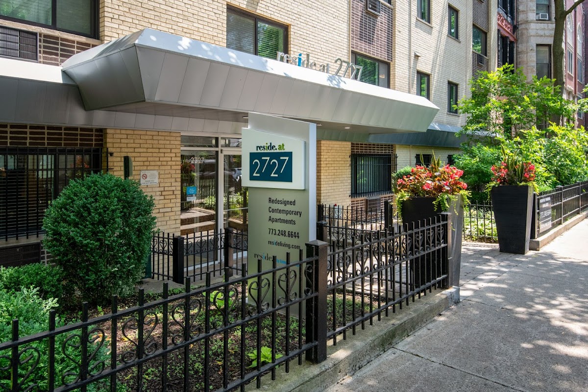 Reside at 2727 apartments in Chicago, IL