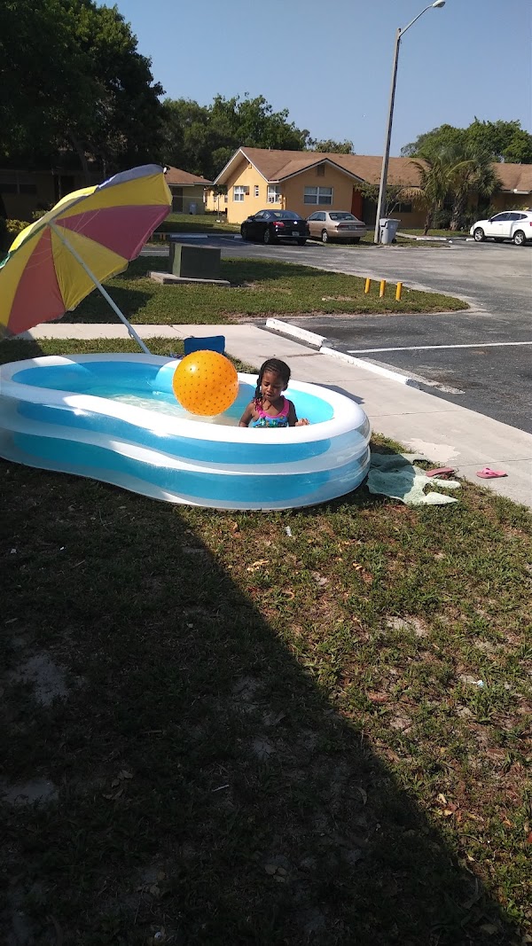 Golden Acres apartments in Pompano Beach FL