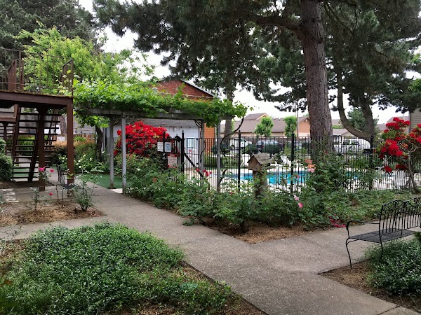 Benford Court apartments in Gresham, OR