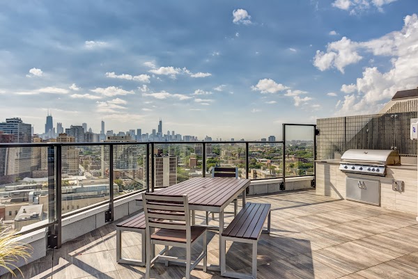 2555 N Clark apartments in Chicago, IL