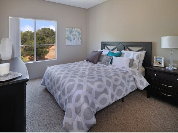 Canyon Crest apartments in Santa Clarita CA