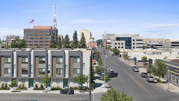 17th Place Townhomes apartments in Bakersfield, CA