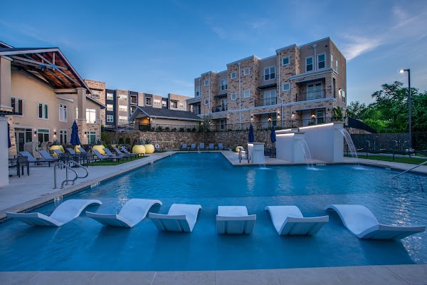 Woodlands at the Preserve apartments in Garland, TX