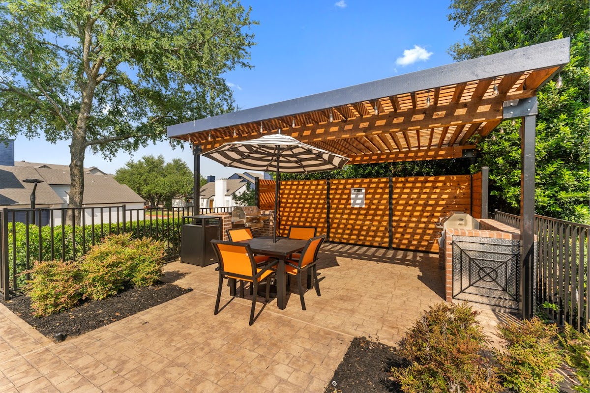 Park at Ashford Townhomes apartments in Arlington, TX