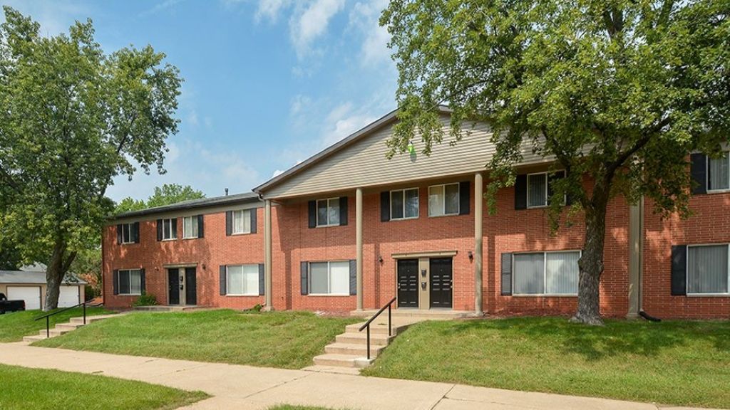 The Retreat on 6th apartments in Cedar Rapids IA
