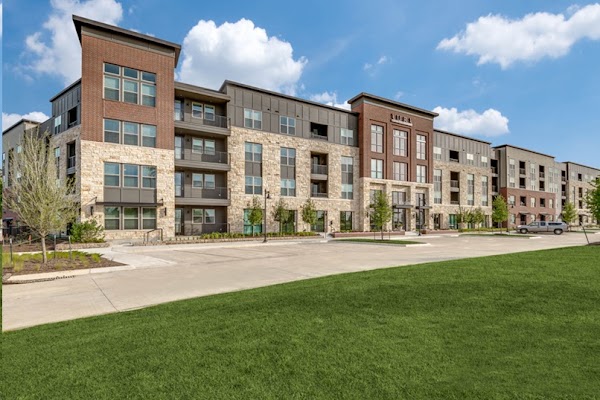 Aura Southgate apartments in Mansfield TX